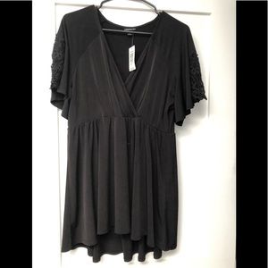 BNWT BLACK Torrid top w/lace flutter sleeves sz 1